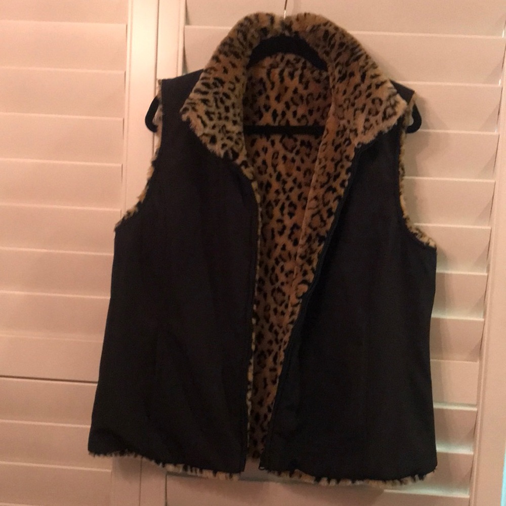 Reversible black/plush leopard jacket vest.